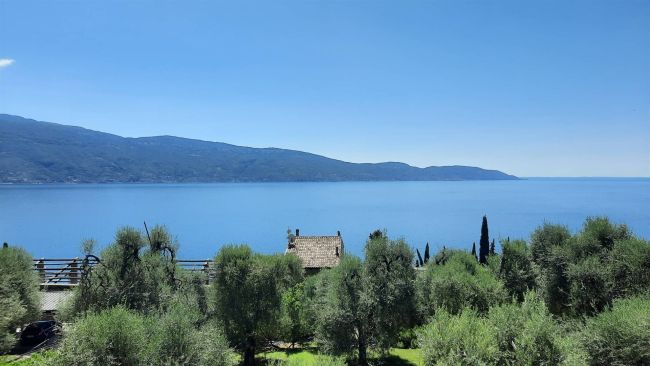 Villa singola in limonaia vista lago.