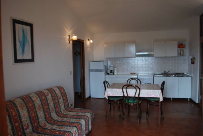 Casa singola composta da tre appartamenti in centro storico