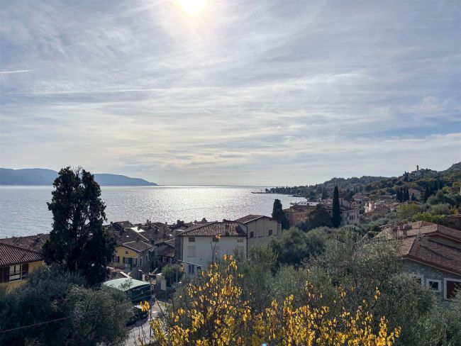 Quadrilocale in bellissimo residence vicinanze lago.