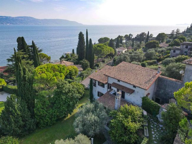 Villa fronte lago a Gargnano – charme e autenticità sul Lago di Garda