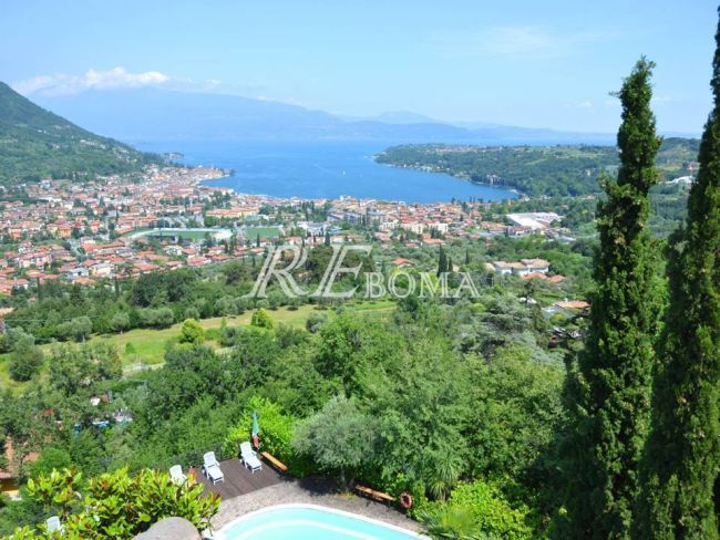 Penthouse with breathtaking terrace and jacuzzi