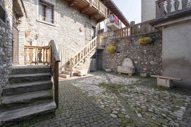 Proprietà a pochi passi dal Lago di Garda con due unità indipendenti