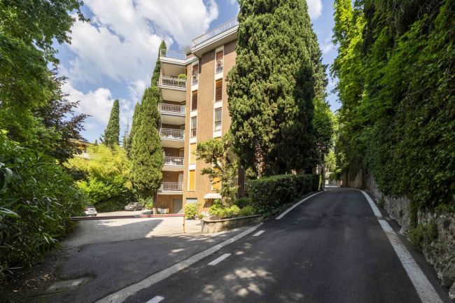 Großzügige Wohnung in Gardone nur wenige Schritte vom See entfernt