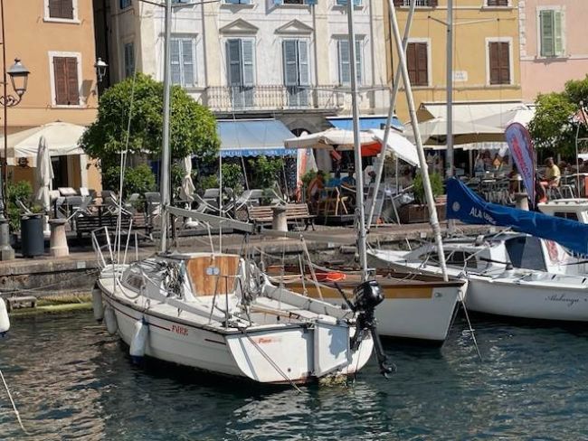 Vendesi Licenza Tabaccheria sul porto di Gargnano