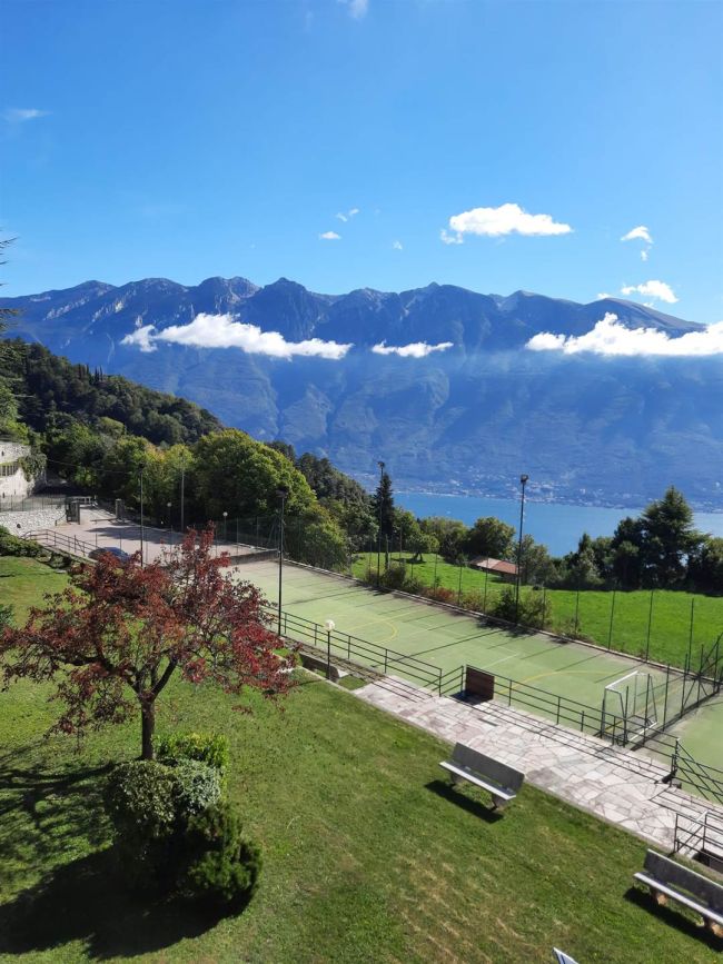 Appartamento con terrazza in residence con piscina