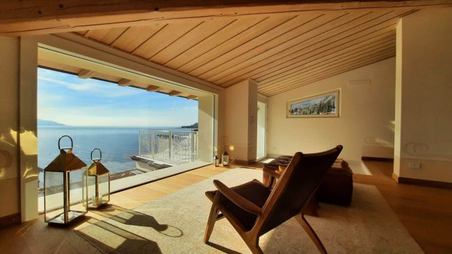 Attico nel cuore di Gargnano, terrazza con vista lago dominante