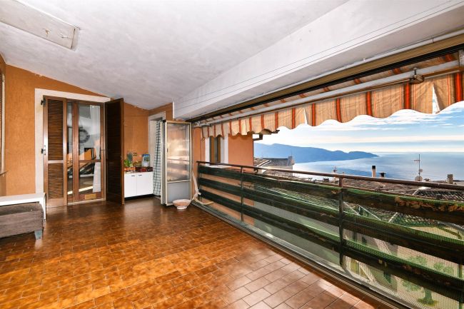 Tre appartamenti bilocali al centro, con terrazza vista lago