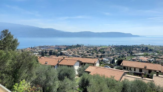Porzione di bifamiliare con vista lago spettacolare