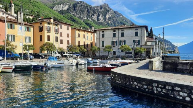 Bilocale in storico palazzo sul porto.