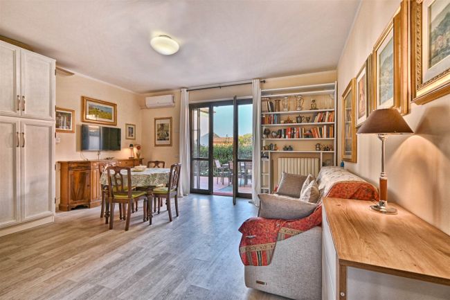 Pied a terre con ampio giardino e posto auto coperto