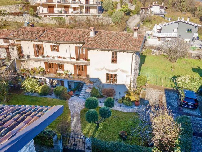 Renovated villa with large garden