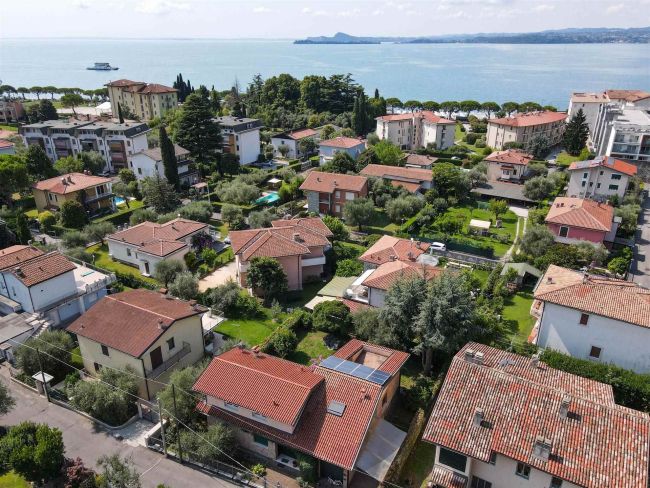 Prestigiosa villa singola a 100 metri dalla spiaggia