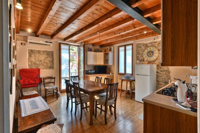 Appartamento ristrutturato a 50 metri dal lago