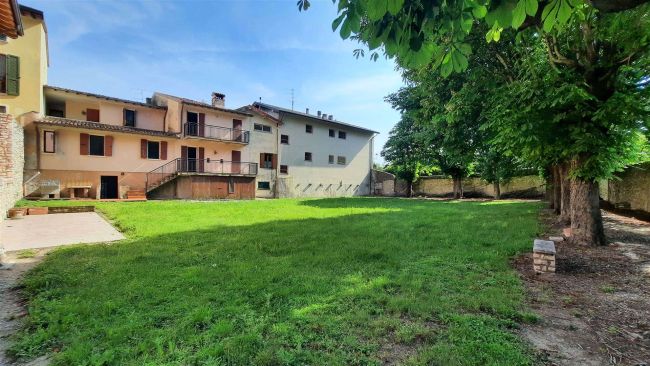 Grande rustico divisibile in più unità