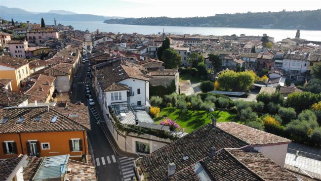 Immobile in centro storico con ampia terrazza e ampio garage