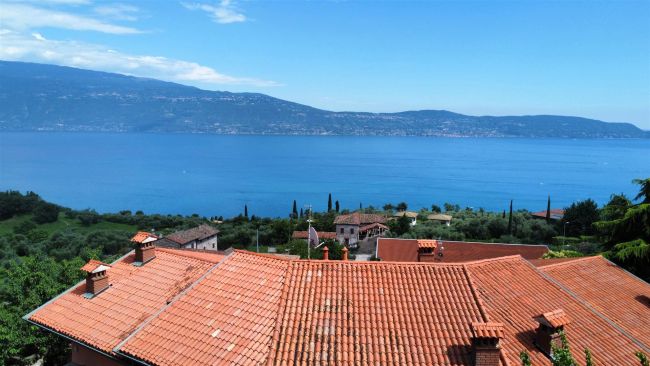 Prestigiosa villa su due piani con vista lago mozzafiato