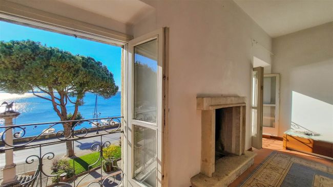 Trilocale fronte lago