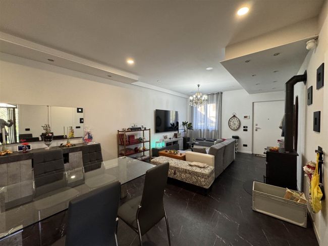 Villetta bifamiliare parzialmente ristrutturata