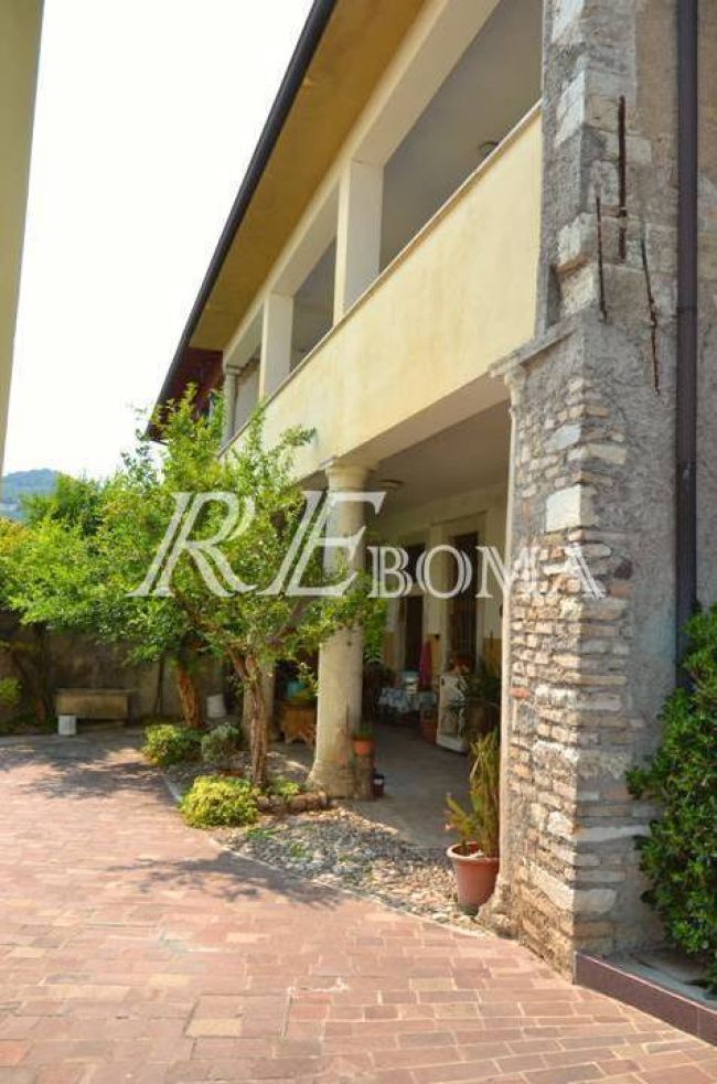 Bellissimo casolare con corte esclusiva