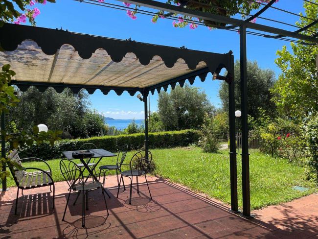 Trilocale fronte lago